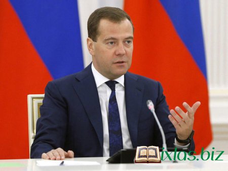 Medvedev Qarabağa görə Ermənistana gedir